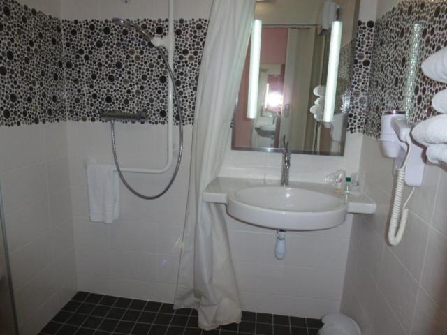 Bathroom 4, Tourhotel Blois, Loir-et-Cher