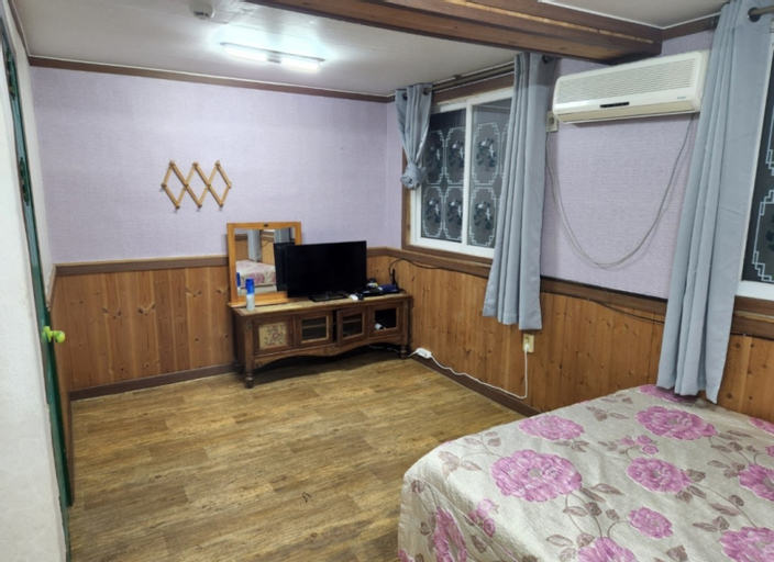 Bedroom 3, Taean Adel Pension, Taean