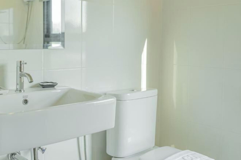 Bathroom 10