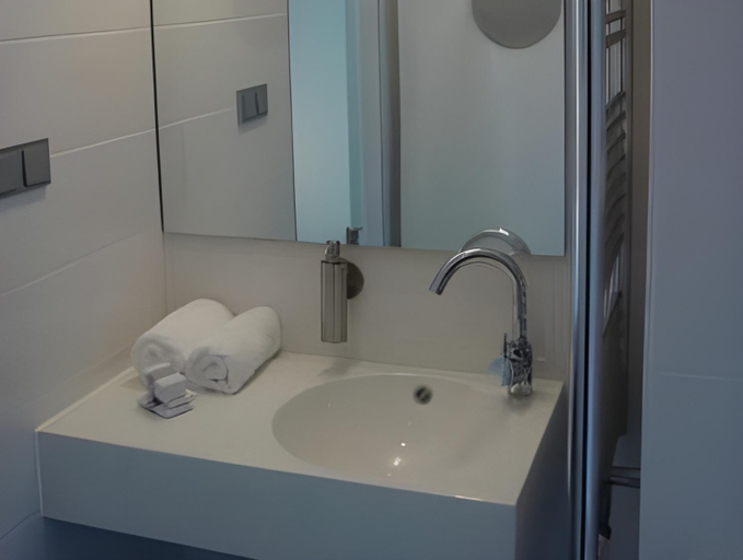 Bathroom 4, Strandhotel Zoutelande, Veere