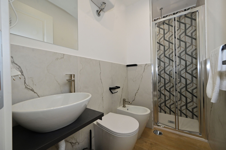 Bathroom 5, Relais Trastevere Station, Rome