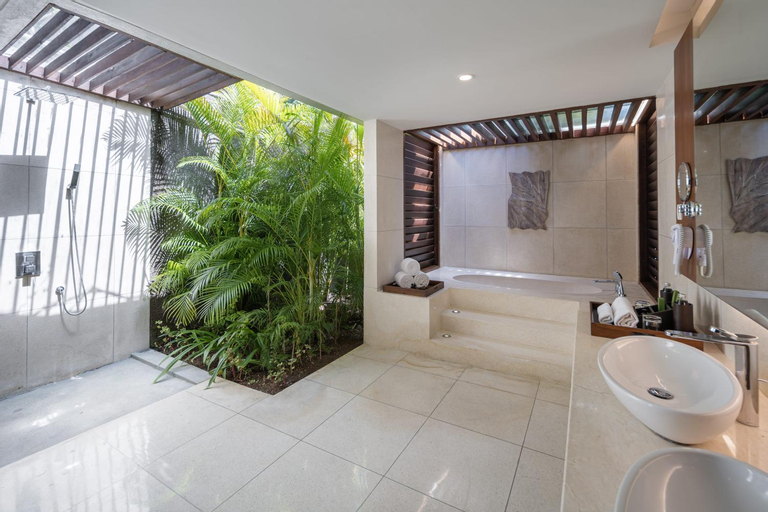 Bathroom 10