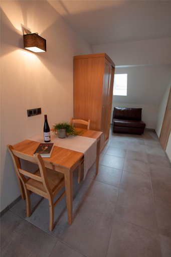 Others 3, B&B D'Hollehoeve, Antwerpen