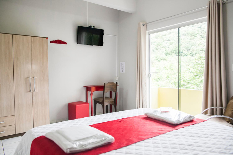Others 2, Hotel Grezelle, Bituruna