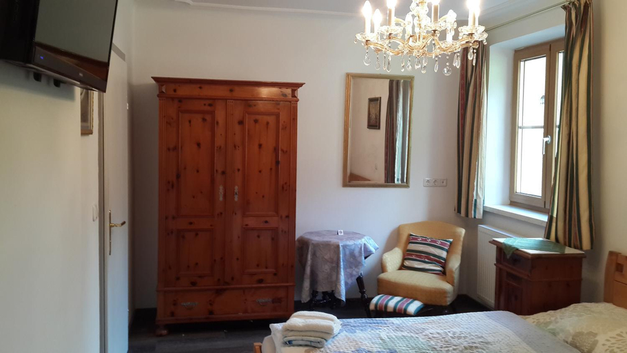 Bedroom 2, Hotel Bellevue, Gmunden