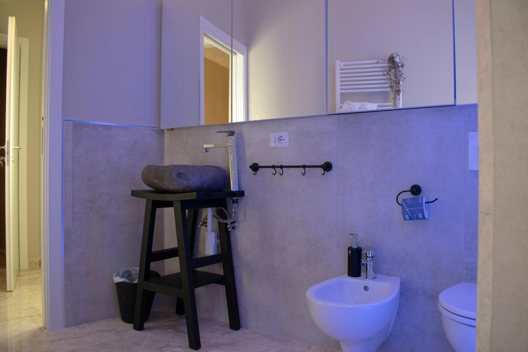 Others 2, B&B Sulla Rupe, Bari