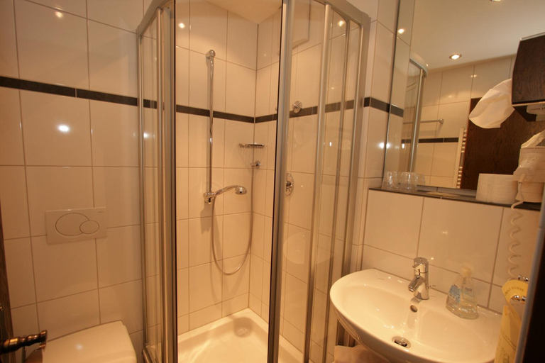 Bathroom 2, Hotel Annchen, Ahrweiler