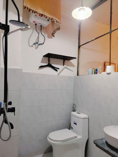 Bathroom 2, Cozy Fun Homestay 16, Hoàn Kiếm