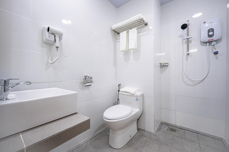 Bathroom 4, Semporna Garden Hotel, Semporna