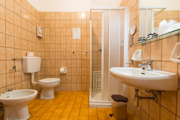 Bathroom 3, Albergo Dalla Mena, Vicenza