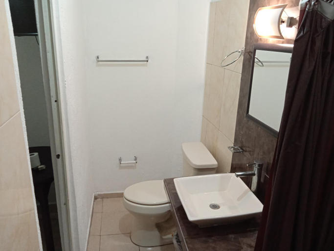Bathroom 5, Hotel Kiko, Mazatlán