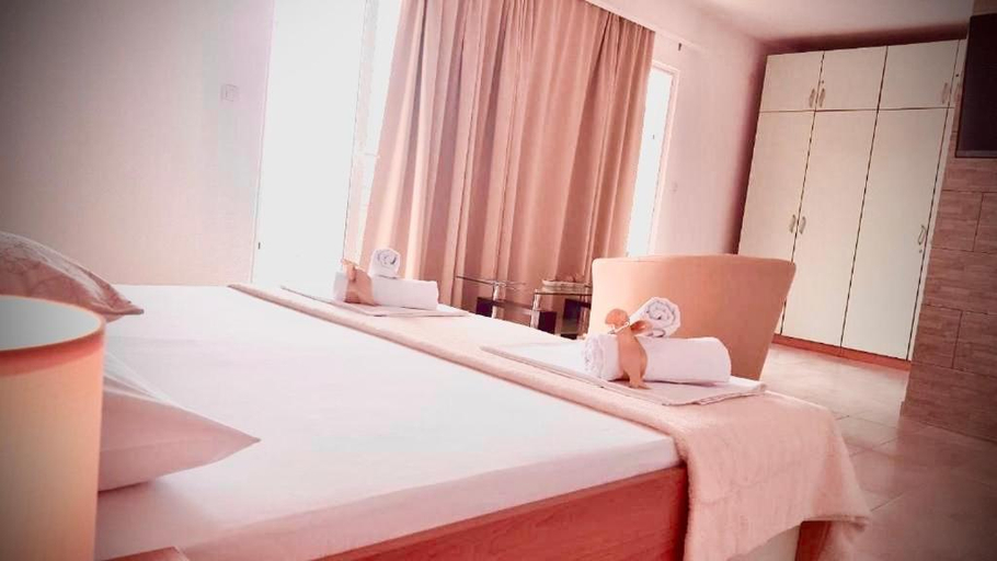 Others 4, Rooms Florida, Starigrad