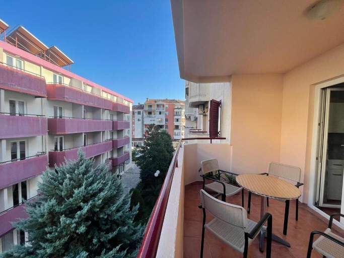 Others 5, Comfort apartments near the beach
