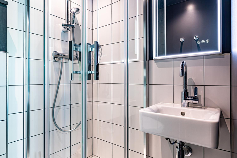 Bathroom 3, Petit Palace Hotel, Paris