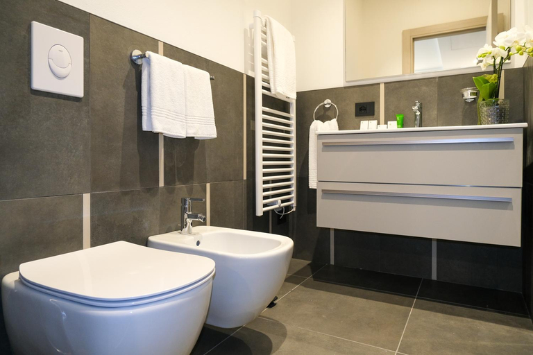 Bathroom 12
