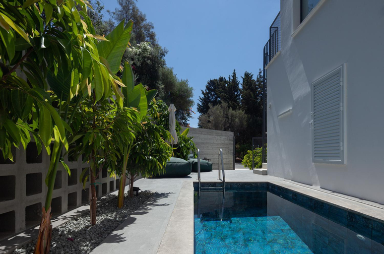 Others 3, Adrop Pool Suites