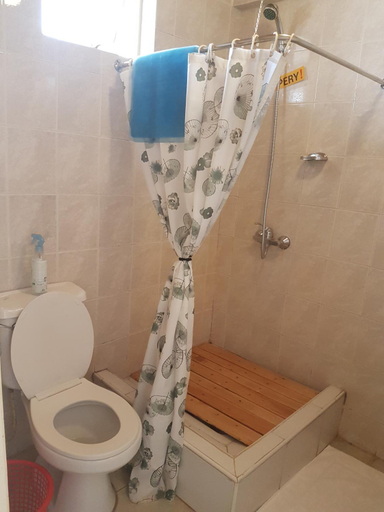 Bathroom 3, China Garden, Westlands