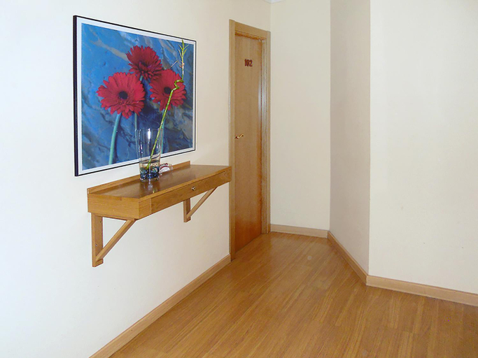 Others 4, Hostal Caracas, Pontevedra