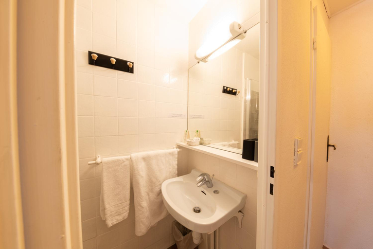 Bathroom 3, Hotel Le Flore, Var