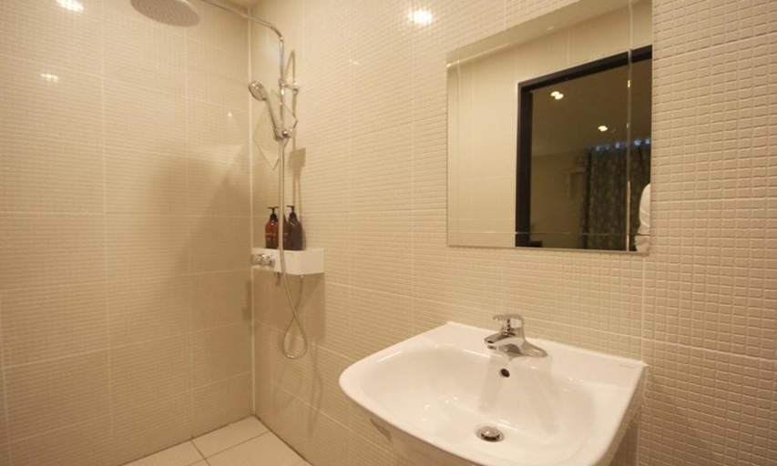 Bathroom 5, Iksan Fourseason Hotel, Iksan