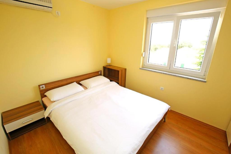 Bedroom 2, SOLARIS Modern & Comfortable Apartments with Free Private Parking, Sveti Filip i Jakov