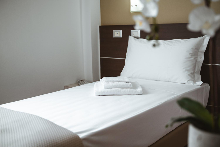Others 4, Albergo Commercio, Udine