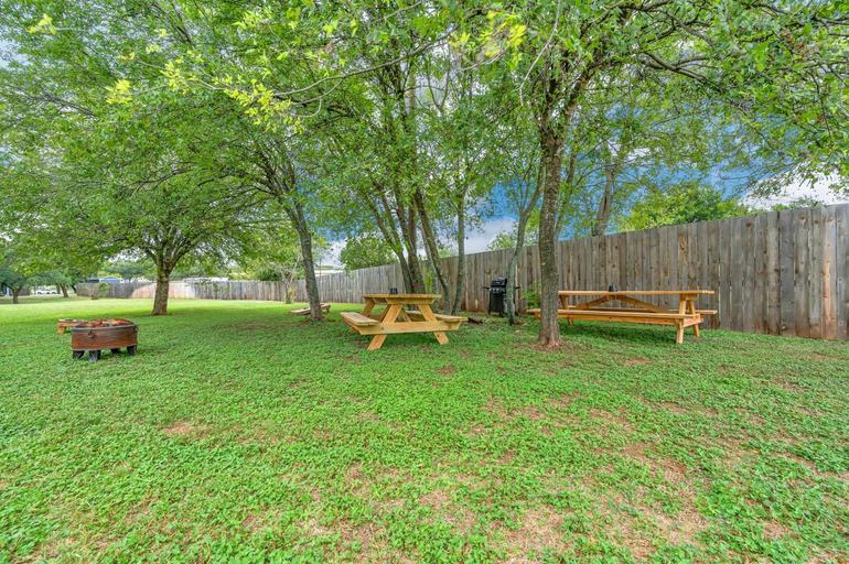 Others 2, Bluebonnet Trail, McLennan