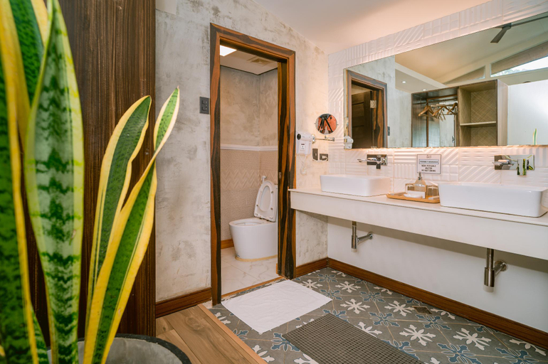 Bathroom 4