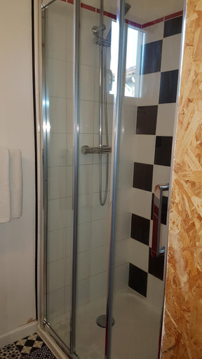 Bathroom 12