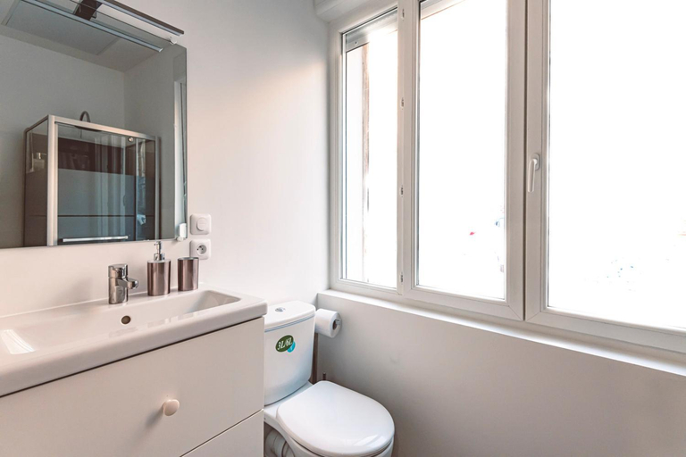 Bathroom 3, Plancy Beds St-Quentin, Aisne