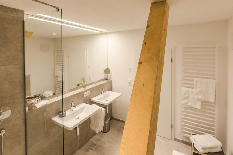 Bathroom 2, GADEN Apartment - Hotel, Traunstein