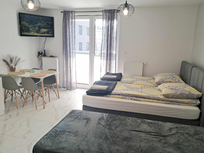 Others 4, Apartament Julia 1-3 os I pietro z balkonem ze sniadaniem kontynentalnym, Kielce City
