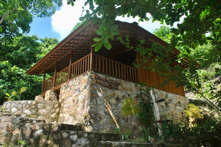 Exterior 6