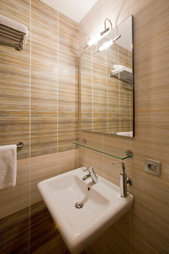 Bathroom 2, Dahlia Inn, Praha 1