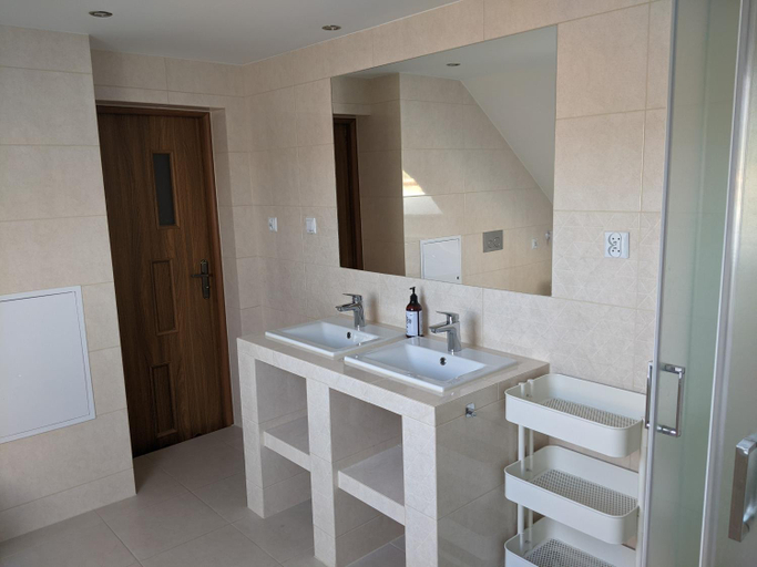 Bathroom 1, Palaszowka, Lwówek Śląski