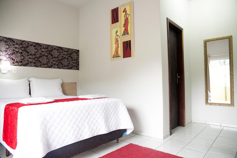 Others 5, Hotel Grezelle, Bituruna