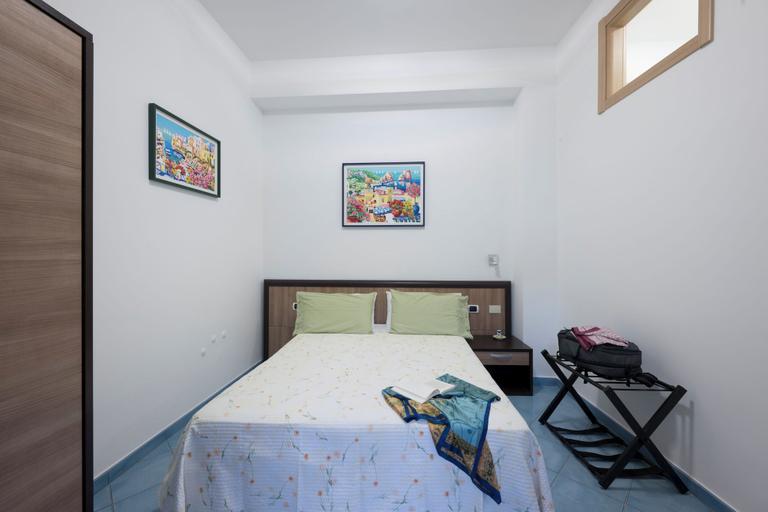 Bedroom 3, Dint' a Torre Bed & Breakfast, Salerno