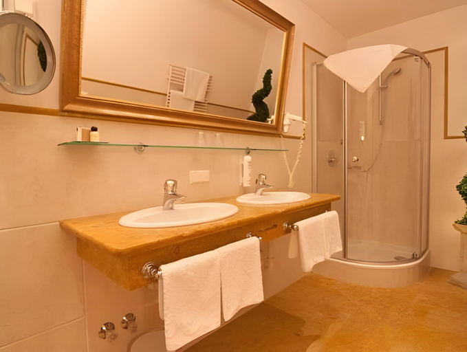 Bathroom 3, Hotel Sonnhof, Innsbruck Land