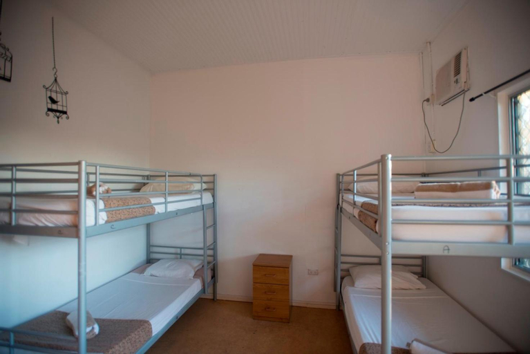 Bedroom 2, Roebuck Bay Backpackers and Party Bar, Broome