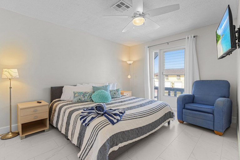 Bedroom 2, 21591/3 Waterfront Duplex With Pool And Spa - Manor 4 Bedroom Home, Lee