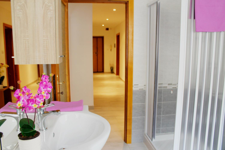 Bathroom 2, B&B Le Orchidee, Sassari