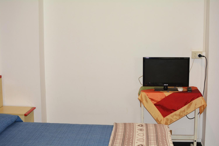 Bedroom 2, HOTEL LA MADUNINA, Savona