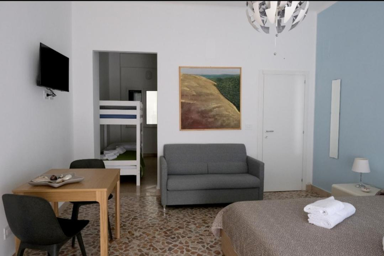 Others 5, Sole & Luna Guest House, Bari