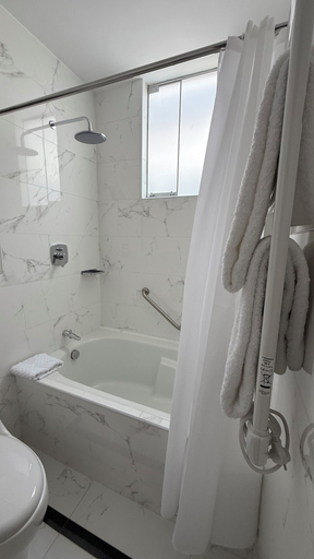 Bathroom 3, Katari Atojja Puno Hotel, Puno