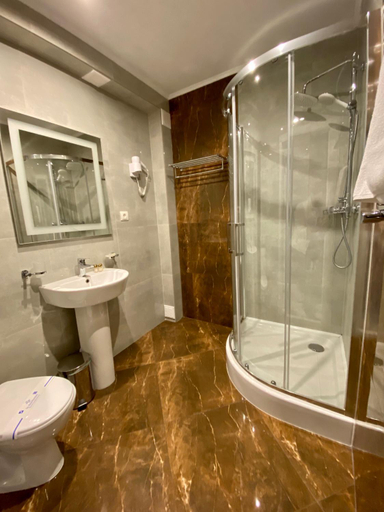 Bathroom 2, Opera Center Hotel & Apartments, L'vivs'ka