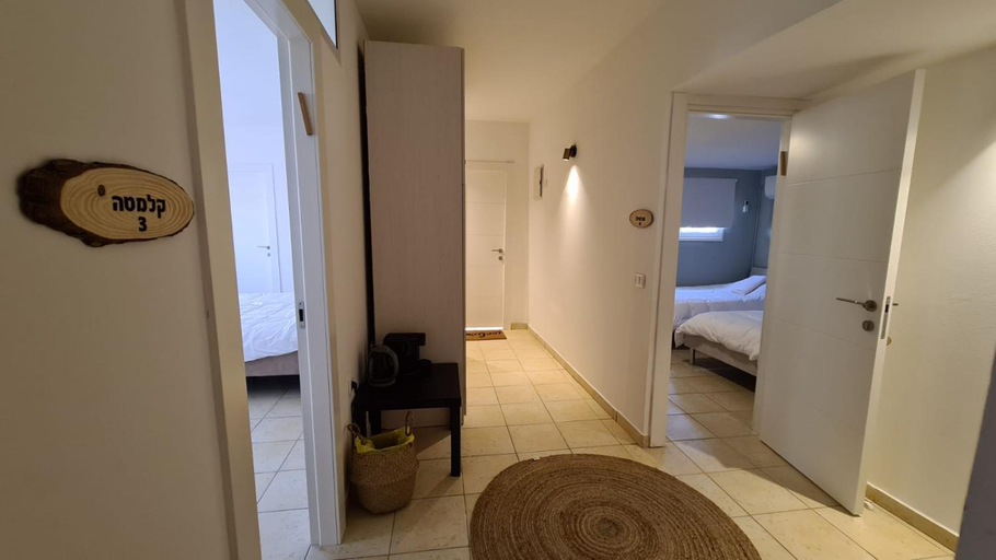 Bedroom 2, Olives