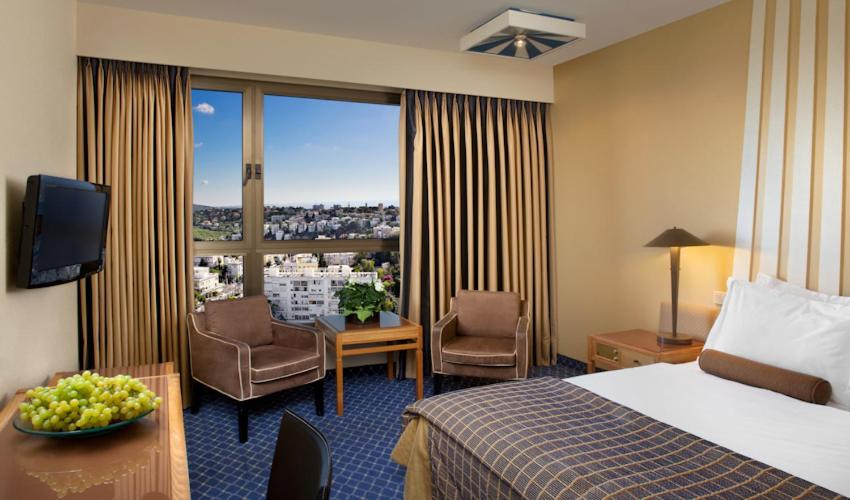 Bedroom 2, Dan Panorama Haifa Hotel