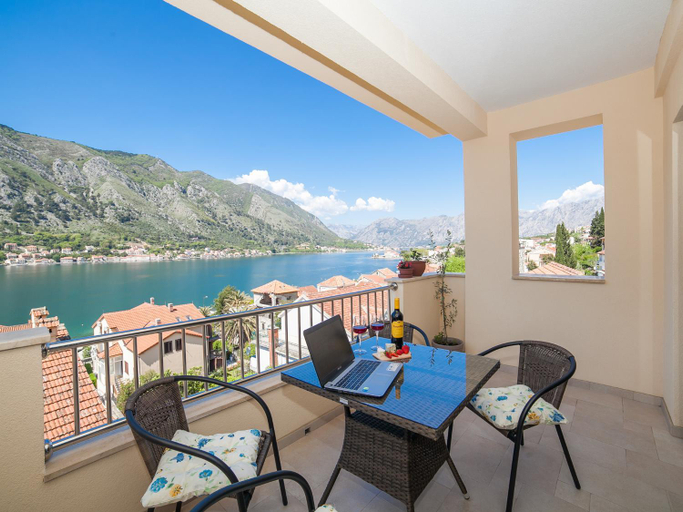 Others 5, Apartments Castello