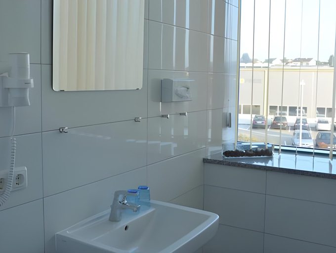 Bathroom 3, Turmol Hotel, Linz Land
