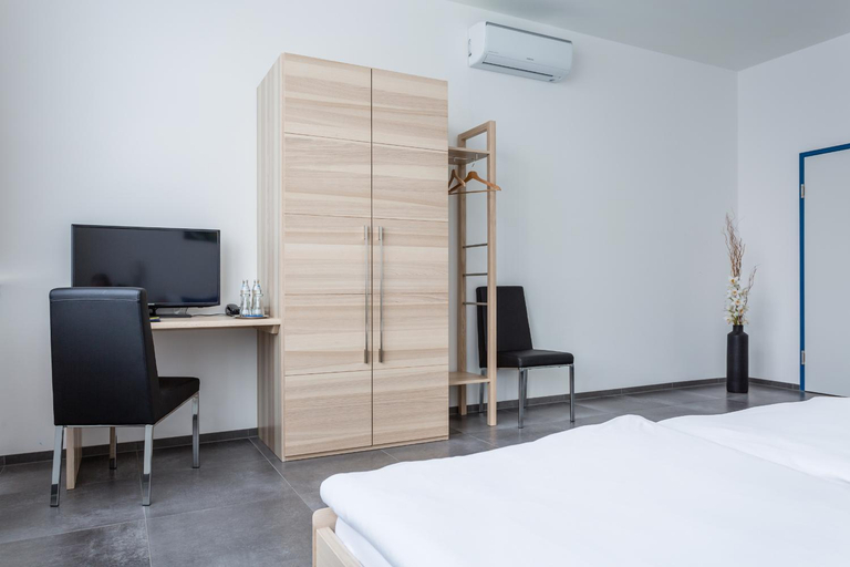 Bedroom 2, Turmol Hotel, Linz Land